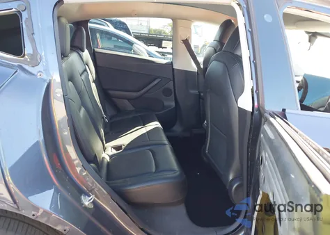 2022 Tesla Model Y Long Range Dual Motor All-Wheel Drive z USA, uszkodzony, nr VIN 7SAYGDEE8NF341622